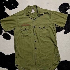 Vintage 1970s Men's Olive Green Short-Sleeve BOY SCOUTS OF AMERICA Shirt